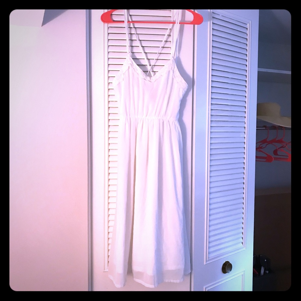 Glamorous. White Dress. XS. Never worn. 🌻